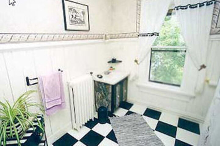 Room 3 of 8