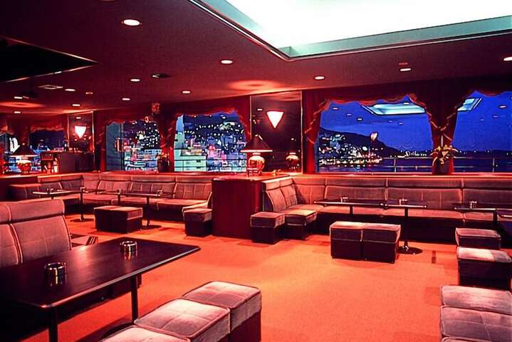 Lounge 29 of 39