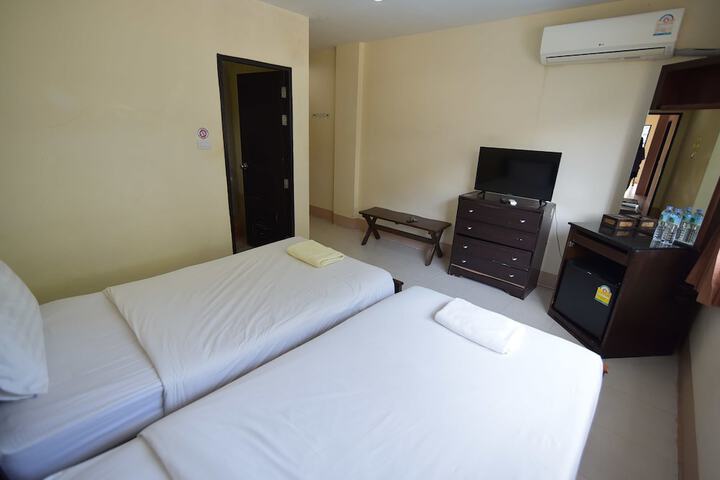 Room 17 of 28