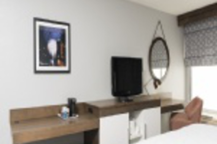 Room 13 of 36