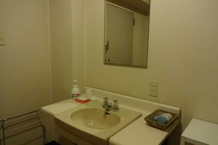 Room 6 of 31