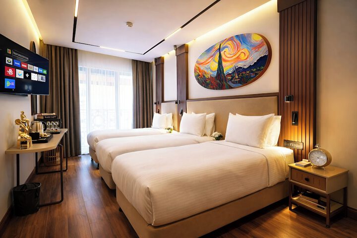 Room 8 of 16
