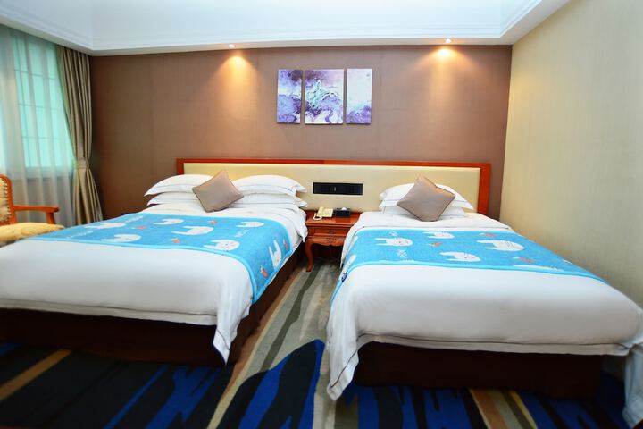 Room 27 of 65