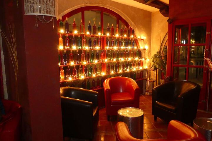 Lounge 80 of 88