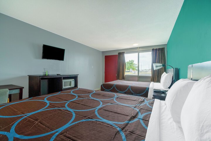 Room 32 of 76