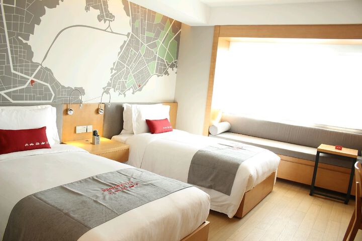 Room 4 of 15