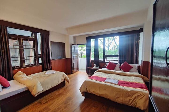 Room 3 of 10