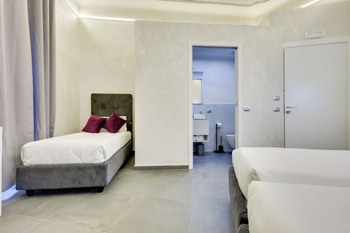 Room 7 of 32