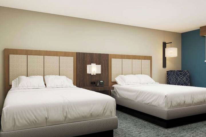 1 King Bed (3 of 10)