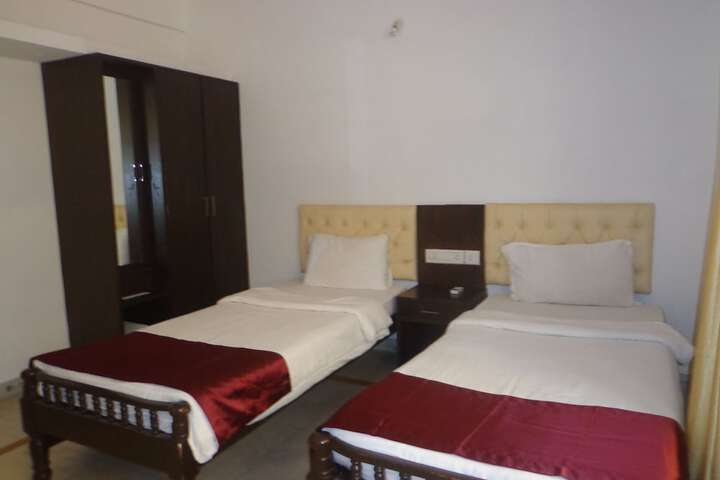 Room 12 of 48