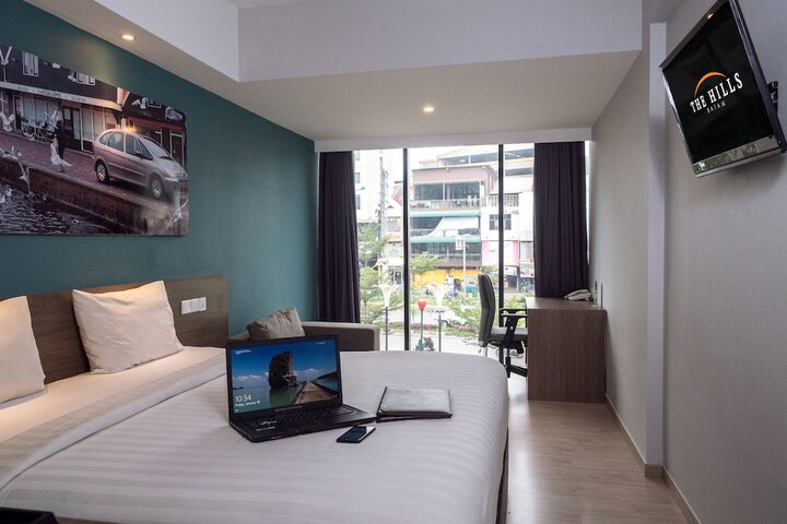 Room 4 of 103