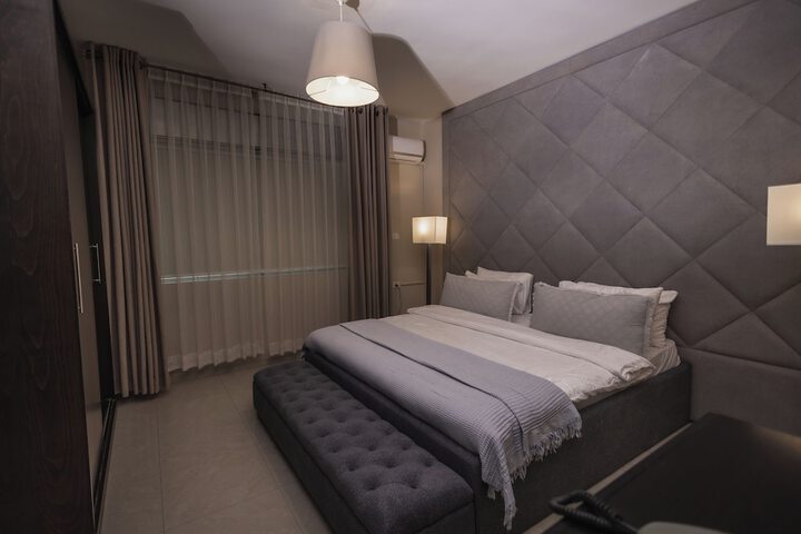 Room 4 of 19