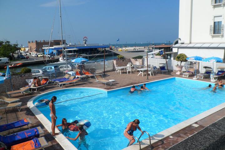 Pool 19 of 47