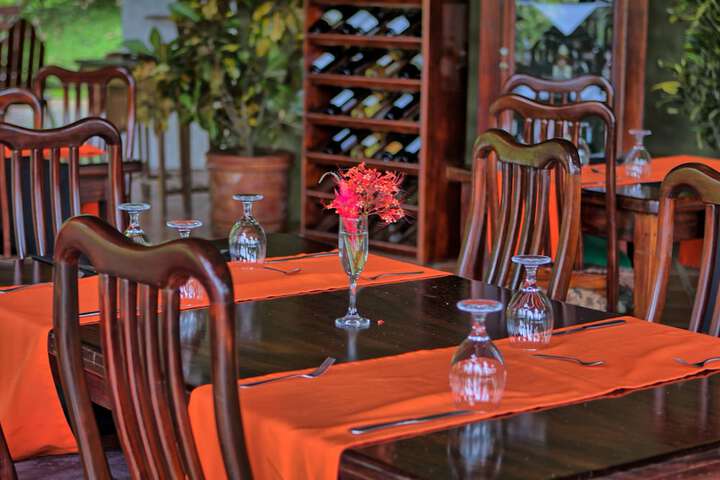 Dining 90 of 147