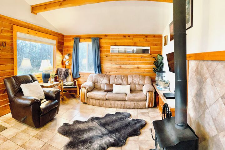 Lounge 28 of 67
