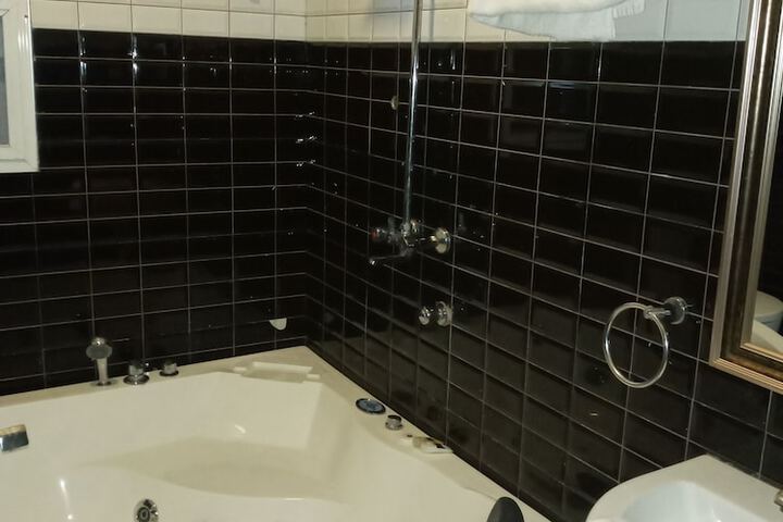 Room 16 of 27