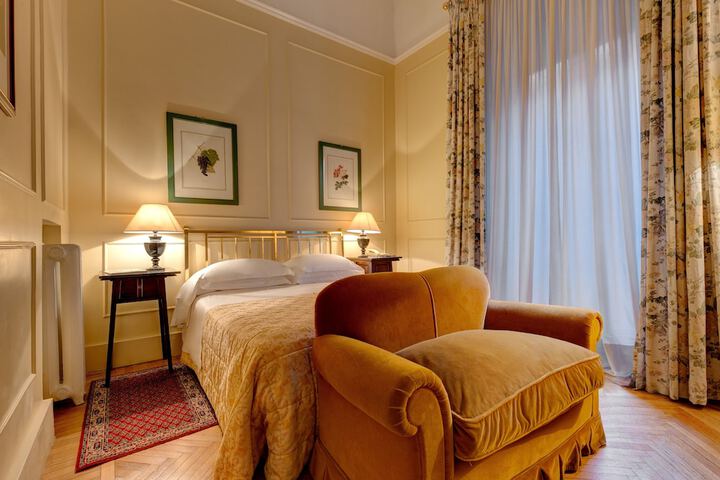 Room 42 of 150
