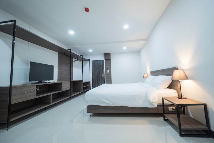 Room 7 of 32