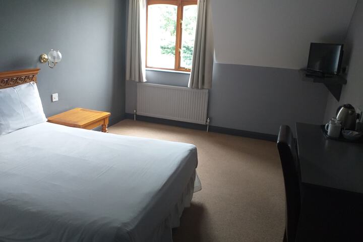 Room 8 of 18