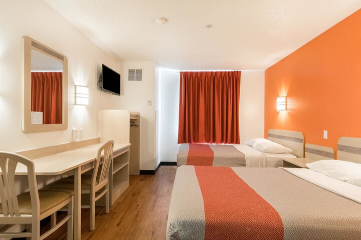 2 Double Beds (5 of 9)
