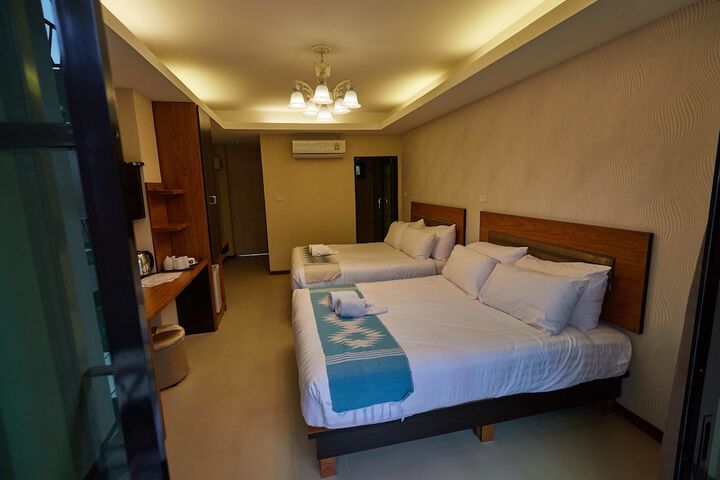 Room 17 of 94