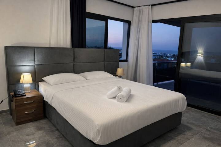 Room 10 of 28