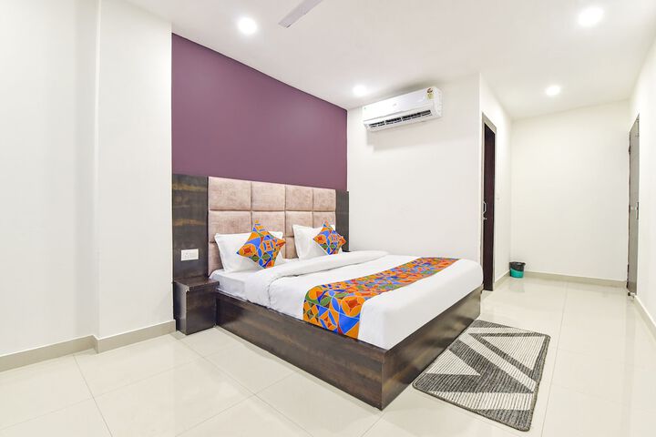 Room 15 of 34