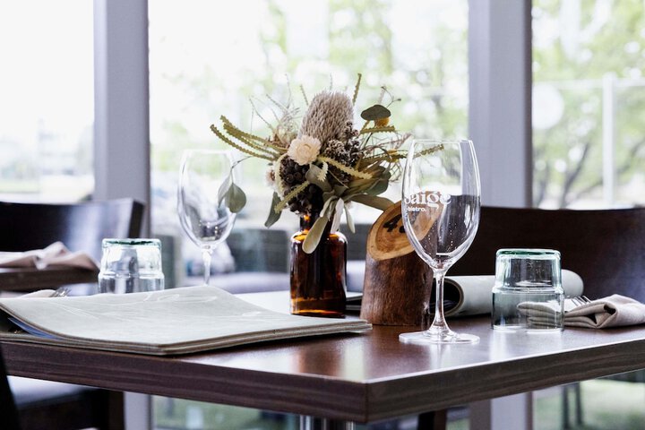 Dining 44 of 107