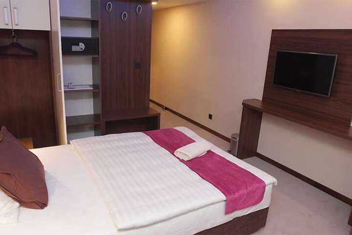 Room 11 of 23