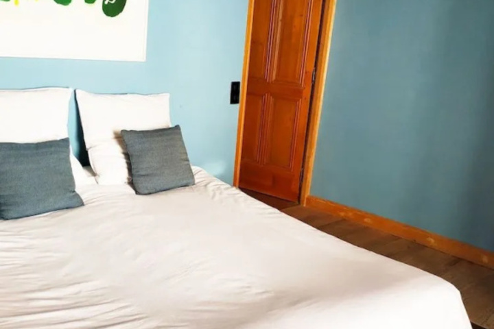 Room 6 of 19