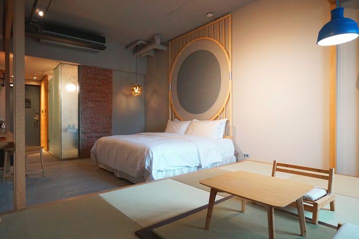 Room 6 of 50