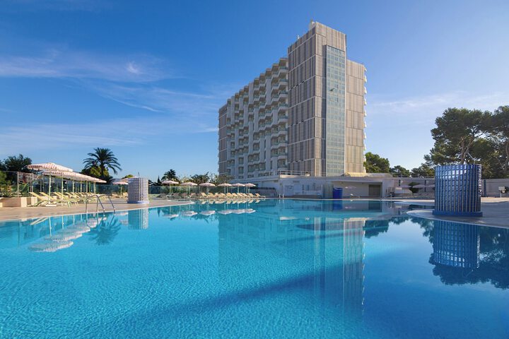 Pools & Facilities