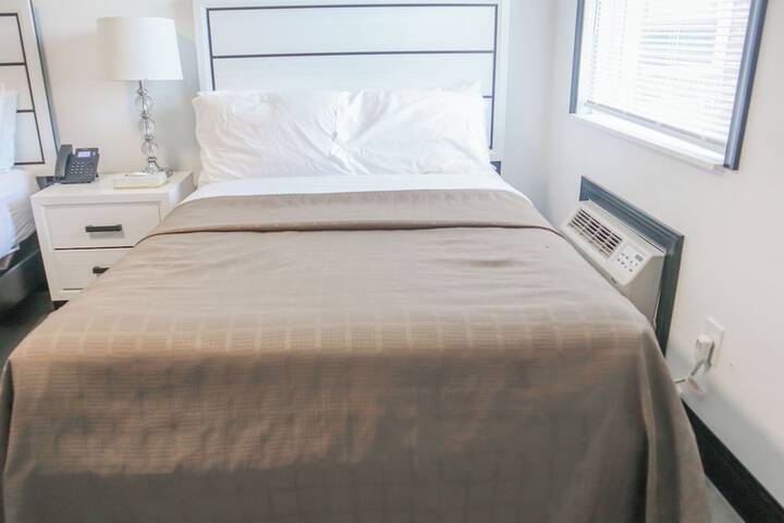 2 Double Beds (8 of 13)