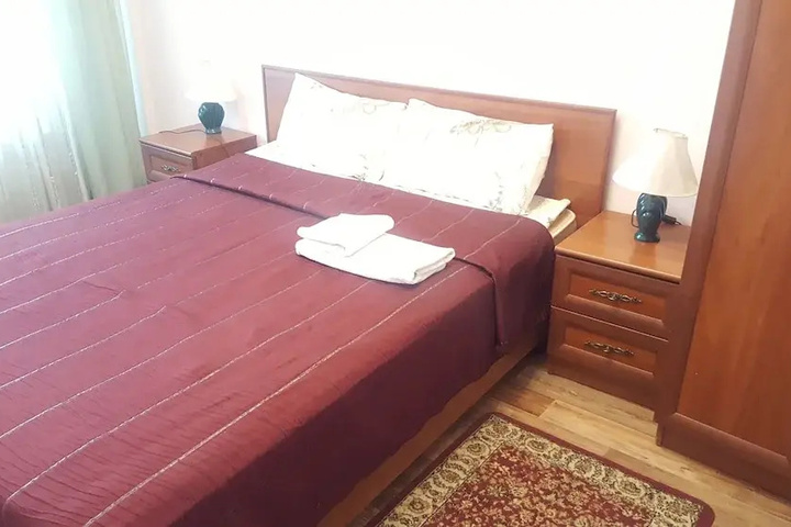Room 5 of 12