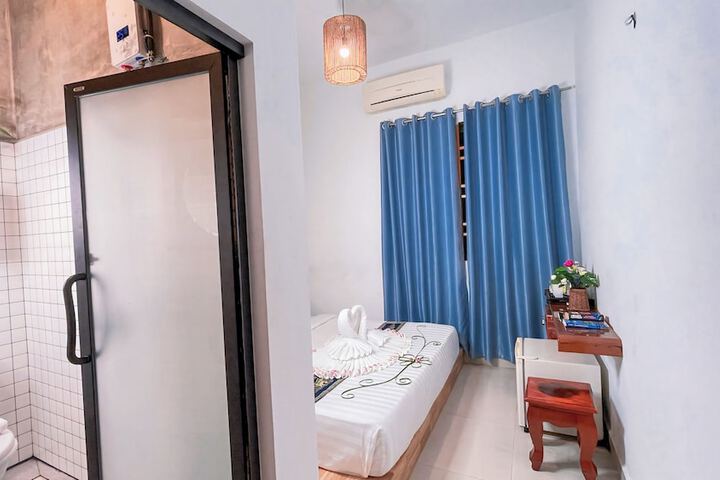 Room 48 of 79