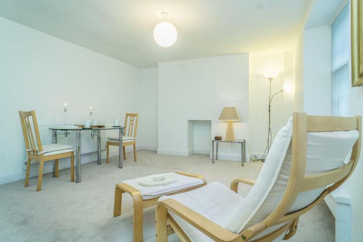 Image of Bright Flat perfect for Corporate professionals