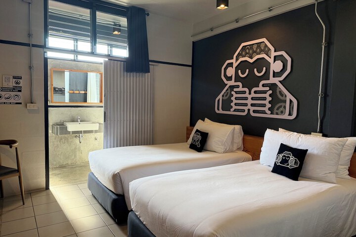 Room 9 of 49