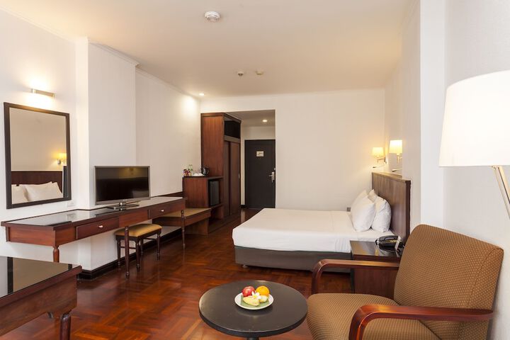 Room 15 of 106
