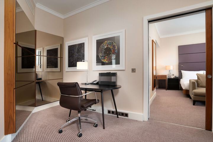 Room 11 of 103