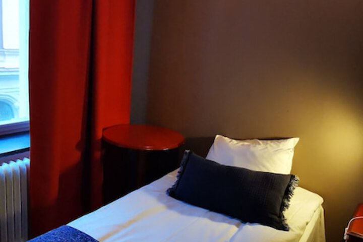 Room 13 of 50