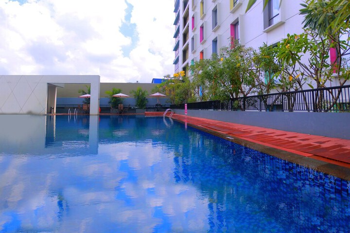 Pool Hotel