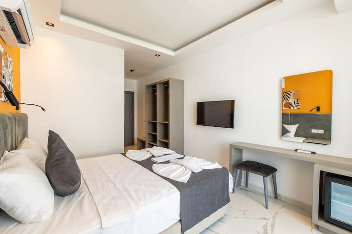 Room 6 of 63