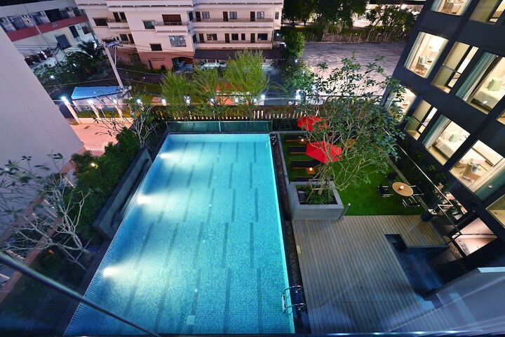 Pool 121 of 165
