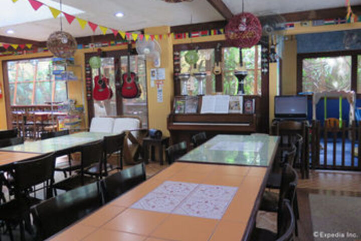 Dining 12 of 74