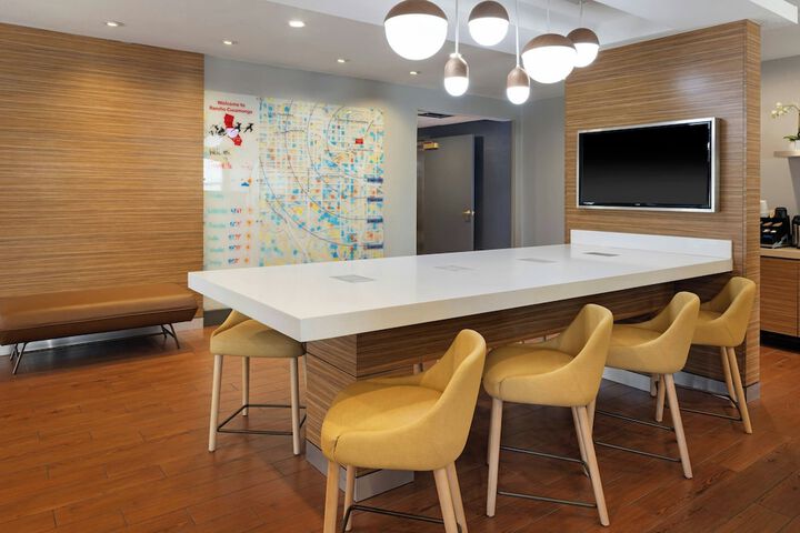 Lobby lounge
