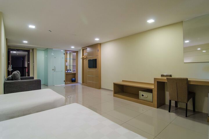Room 17 of 57
