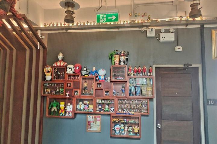 Room 7 of 105
