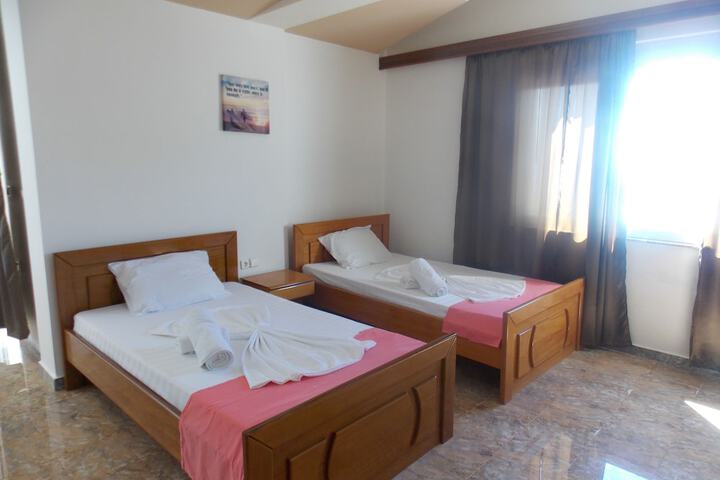 Room 3 of 74