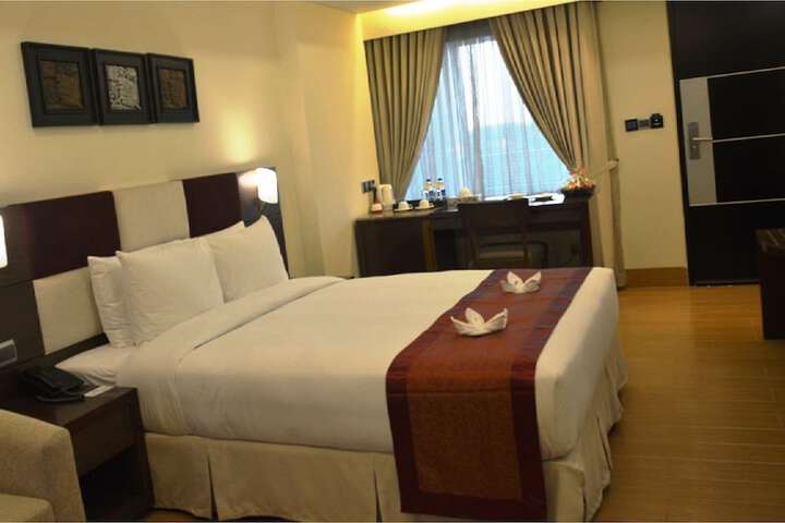 Room 9 of 36
