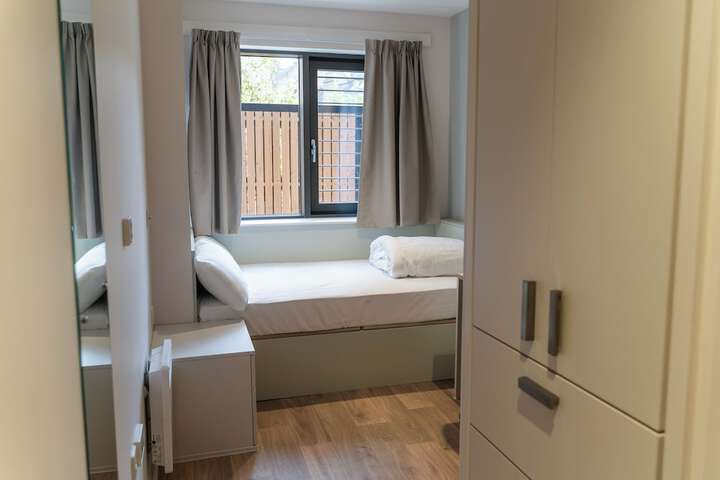 Room 9 of 33